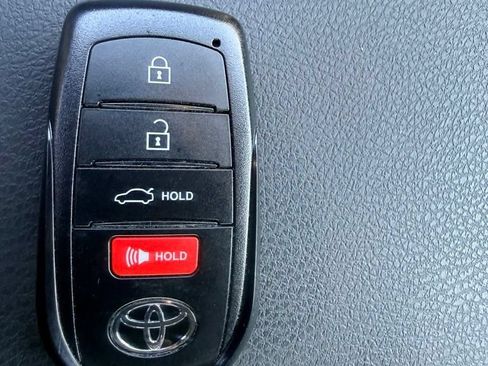 Used 2026 Toyota Camry SE FWD image 27