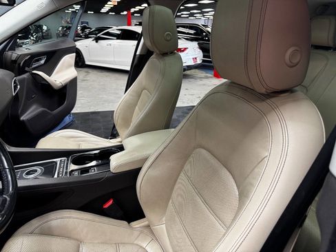 Used 2017 Jaguar F-PACE Prestige image 33