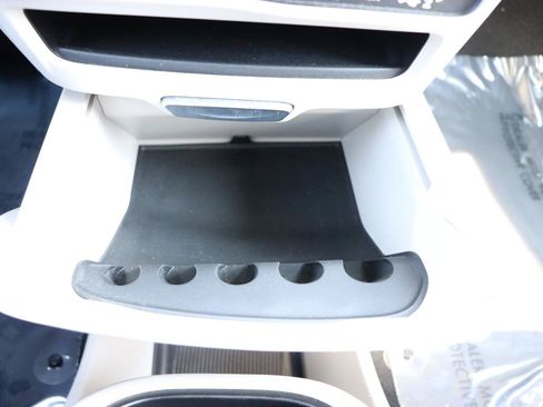 Used 2024 Chrysler Pacifica Touring-L FWD image 47