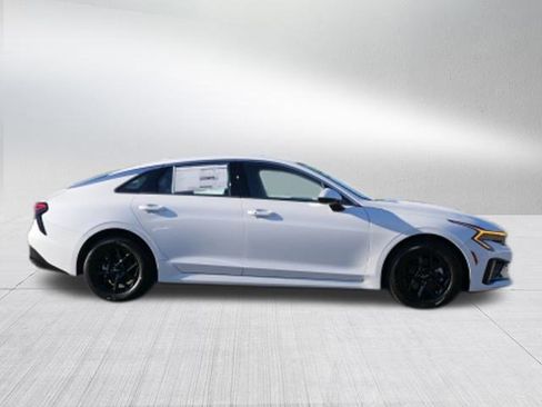 New 2025 Kia K5 LXS image 2