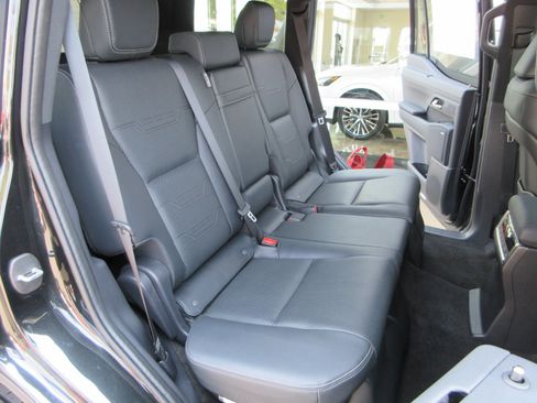 Used 2024 Lexus GX 550 w/ Accessory Package (2T) AWD/4WD image 22