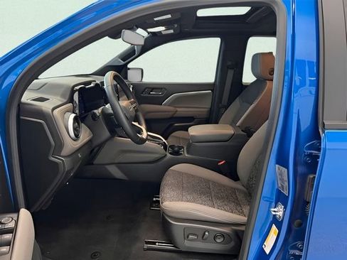 Used 2024 Chevrolet Colorado ZR2 w/ Technology Package image 17