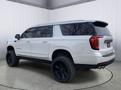 Used 2021 GMC Yukon XL Denali w/ Denali Premium Package image 4