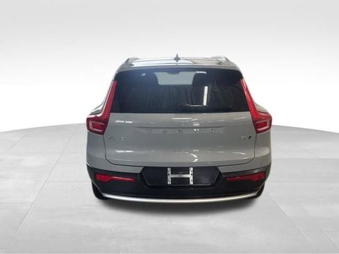 Used 2025 Volvo XC40 B5 Core AWD/4WD image 3