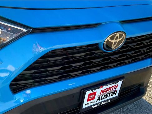 Used 2021 Toyota RAV4 XLE FWD image 29
