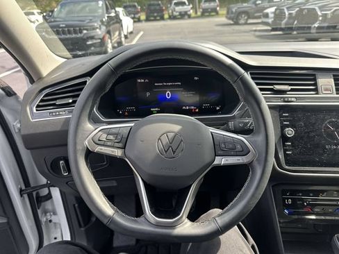 Used 2024 Volkswagen Tiguan SE AWD/4WD image 13