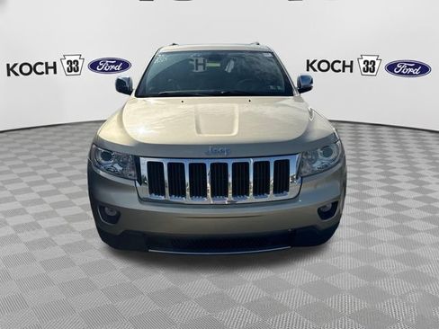 Used 2011 Jeep Grand Cherokee Limited AWD/4WD image 2