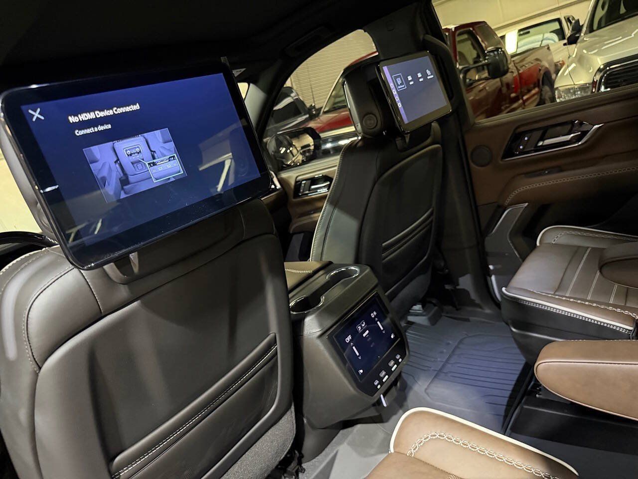 Used 2026 GMC Yukon Denali Ultimate w/ LPO, Floor Liner Package AWD/4WD image 12