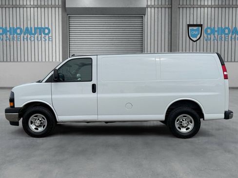 Used 2021 Chevrolet Express 3500 w/ Driver Convenience Package RWD image 4