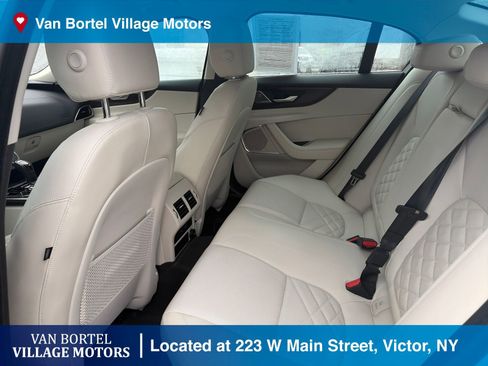 Used 2020 Jaguar XE S image 30