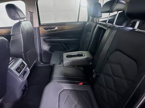 Used 2024 Volkswagen Atlas SE image 28
