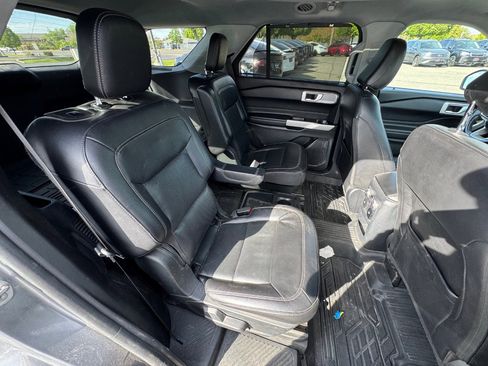 Used 2021 Ford Explorer Limited w/ Equipment Group 301A AWD/4WD image 17