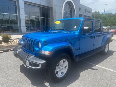 Used 2022 Jeep Gladiator Sport AWD/4WD image 2