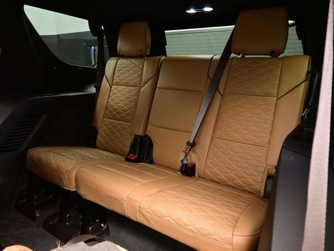 Used 2022 Cadillac Escalade Premium Luxury AWD/4WD image 34