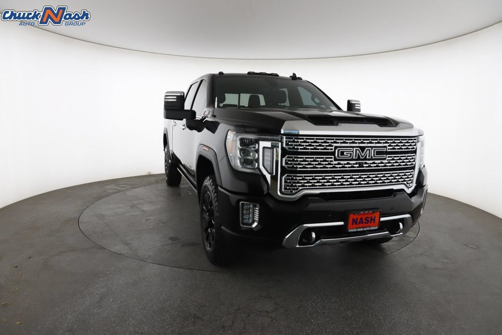 Used 2022 GMC Sierra 2500 Denali w/ Denali Black Diamond Edition AWD/4WD image 3