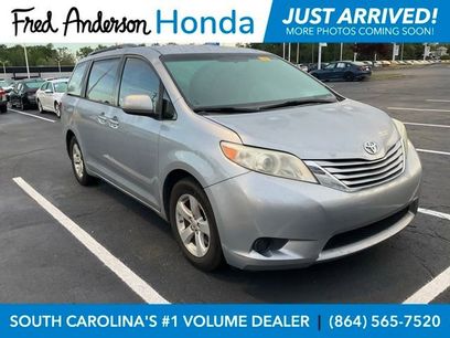 Used 2017 Toyota Sienna LE