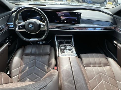 Used 2024 BMW i7 xDrive60 RWD image 24