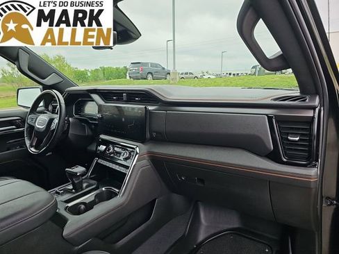 Used 2024 GMC Sierra 1500 AT4 w/ Technology Package AWD/4WD image 29