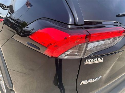 Used 2023 Toyota RAV4 LE AWD/4WD image 29
