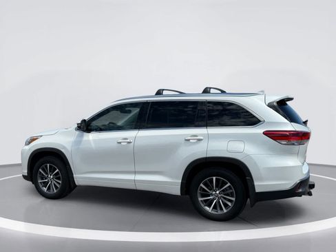 Used 2017 Toyota Highlander XLE AWD/4WD image 4