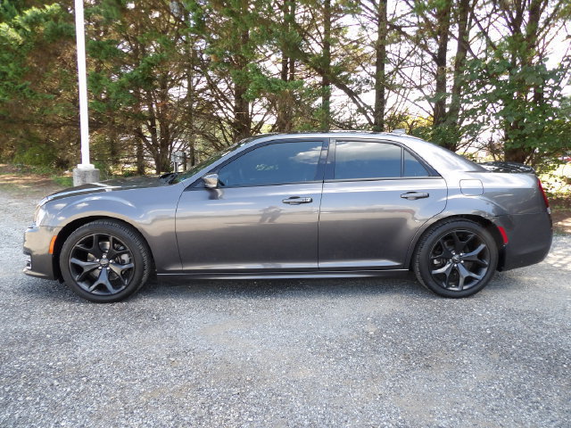 Used 2022 Chrysler 300 S w/ Comfort Group RWD image 2