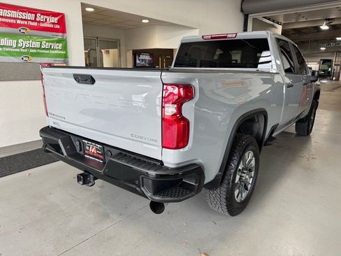 Used 2024 Chevrolet Silverado 2500 Custom w/ Custom Value Package image 5