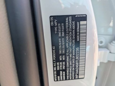 Used 2026 Porsche Macan AWD/4WD image 31