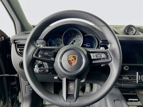 Certified 2023 Porsche Macan image 11