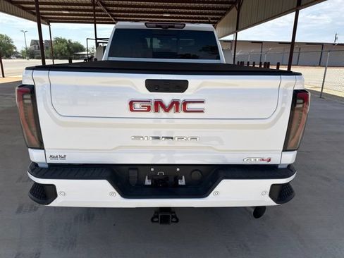 Used 2024 GMC Sierra 2500 AT4 w/ AT4 Premium Plus Package AWD/4WD image 7
