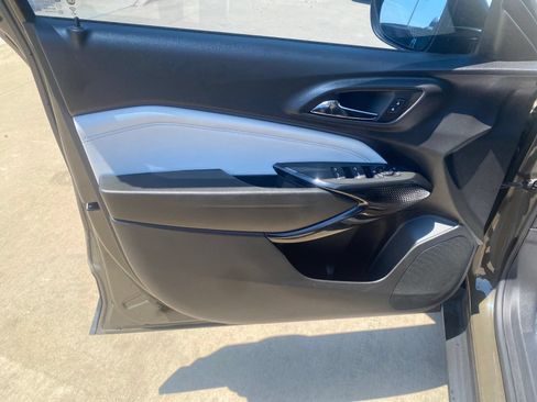 Used 2024 Chevrolet Trax LT FWD image 11