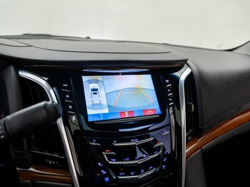 Used 2019 Cadillac Escalade Luxury image 28