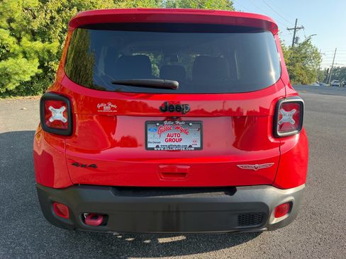 Used 2023 Jeep Renegade Trailhawk AWD/4WD image 12