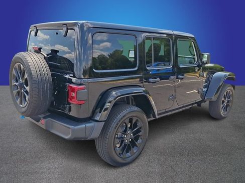 Used 2024 Jeep Wrangler Unlimited Sahara AWD/4WD image 4