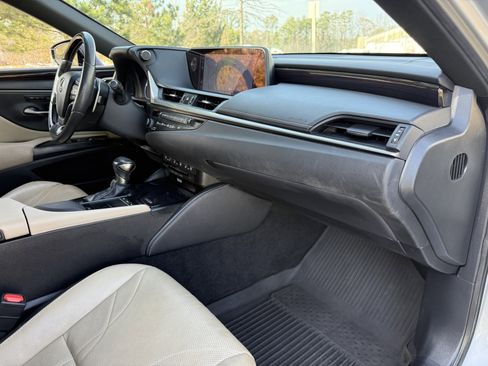 Used 2019 Lexus ES 350 Ultra Luxury image 23
