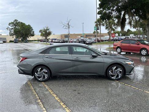 New 2025 Hyundai Elantra Limited image 9