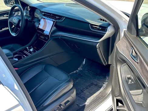 Used 2023 Jeep Grand Cherokee Limited w/ Black Appearance Package image 28