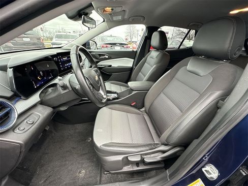 Used 2024 Chevrolet Trax LT w/ Driver Confidence Package image 11