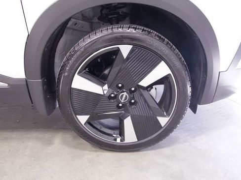 Used 2025 Nissan Kicks SR image 12