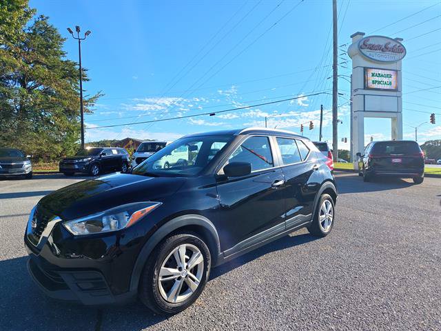 Used 2019 Nissan Kicks S FWD image 1