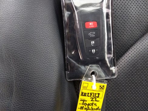 Certified 2022 Toyota Highlander Platinum image 36