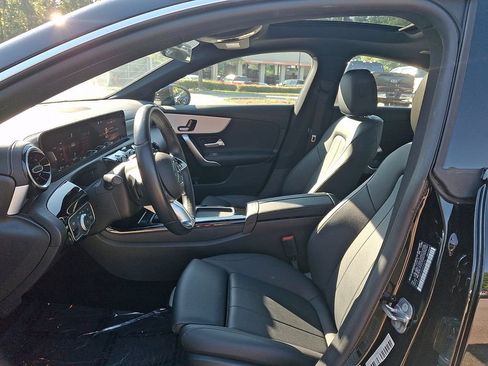 Used 2025 Mercedes-Benz CLA 250 4MATIC image 13