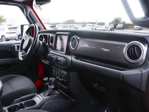 Used 2020 Jeep Wrangler Unlimited Sahara w/ Uconnect 4C Nav & Sound Group image 34