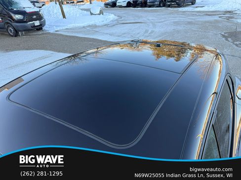 Used 2022 Porsche Macan w/ Premium Package Plus image 9