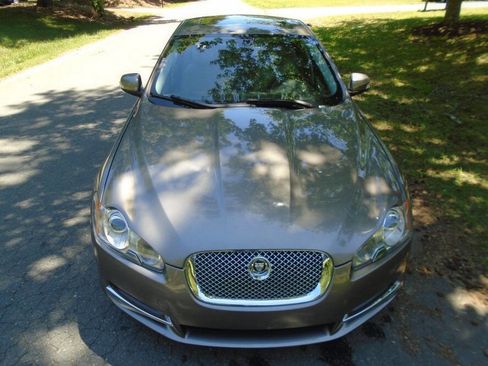 Used 2009 Jaguar XF Luxury RWD image 2