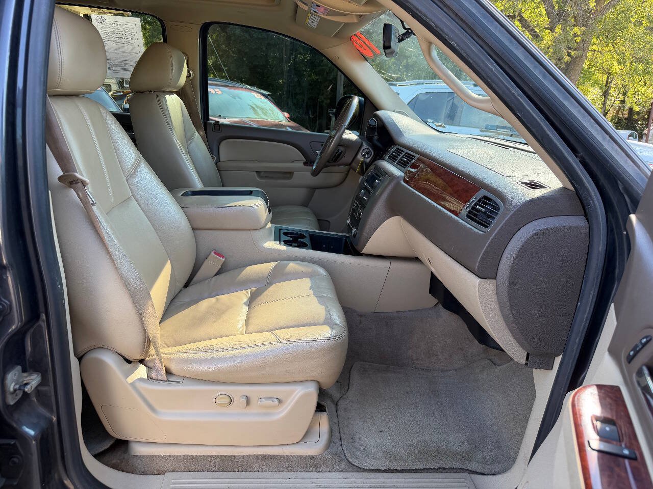 Used 2010 GMC Yukon XL SLT w/ SLT-2 Equipment Package AWD/4WD image 10