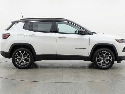 Used 2025 Jeep Compass Limited AWD/4WD image 11