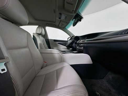 Used 2015 Lexus LS 460 AWD image 33