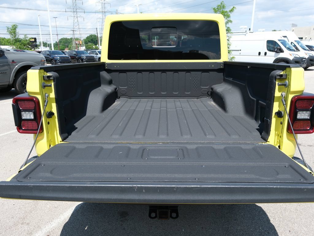 Used 2024 Jeep Gladiator Mojave AWD/4WD image 39