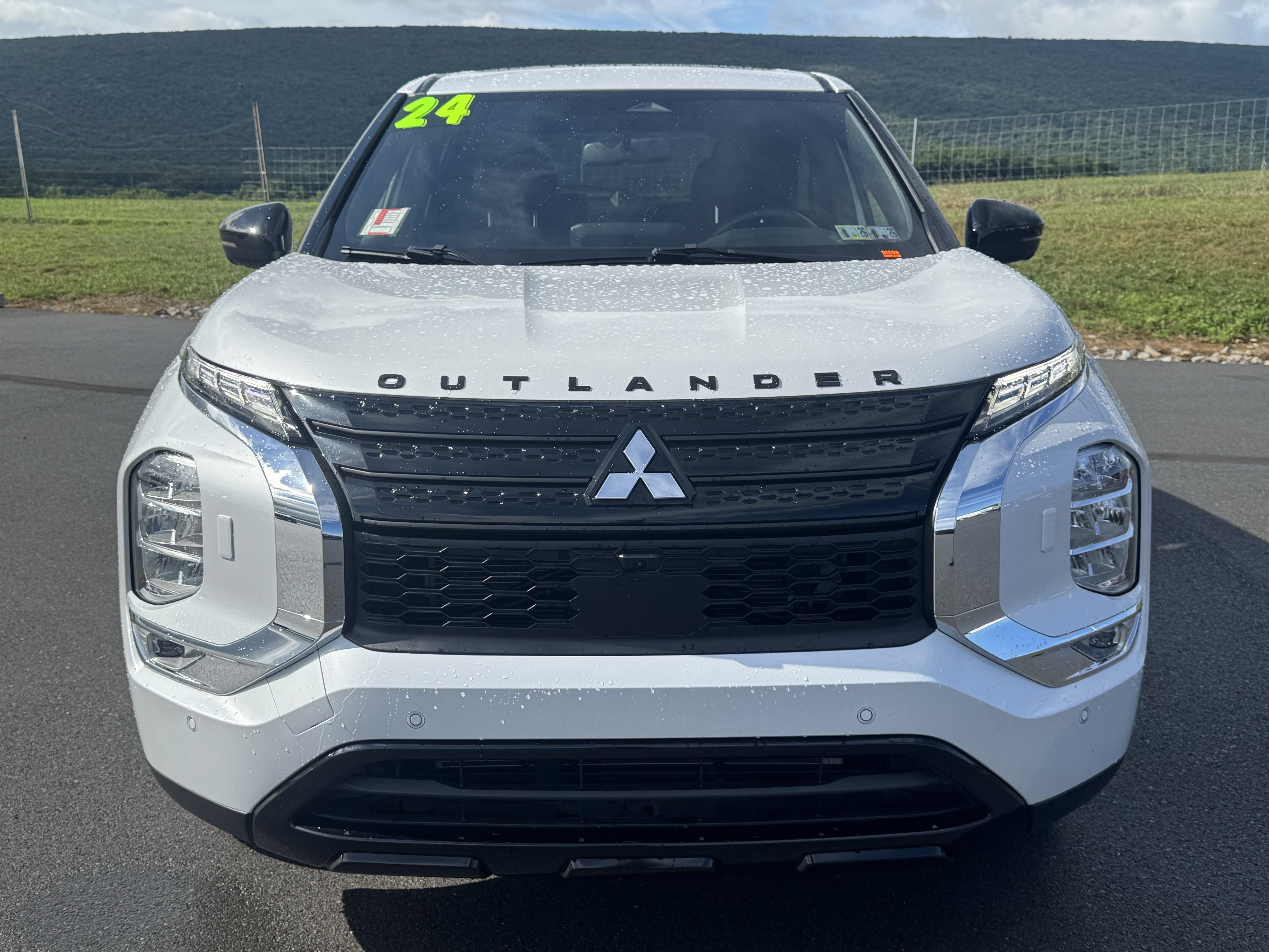 Used 2024 Mitsubishi Outlander SE Black Edition AWD/4WD image 9