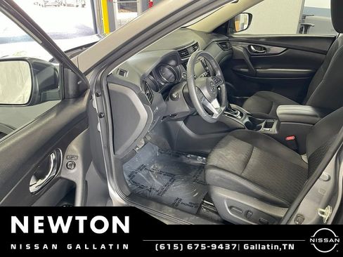 Used 2018 Nissan Rogue SV FWD image 6